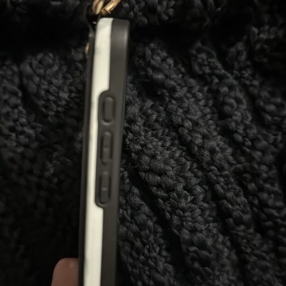 Adorable, stylish iPhone 15 pro max case w/handle - Picture 3 of 5